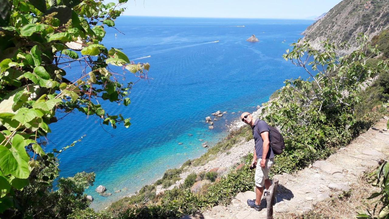 Mansard Apart Alba - Sea 5 Terre-Trekking-Excursions-Relax San Terenzo Ngoại thất bức ảnh